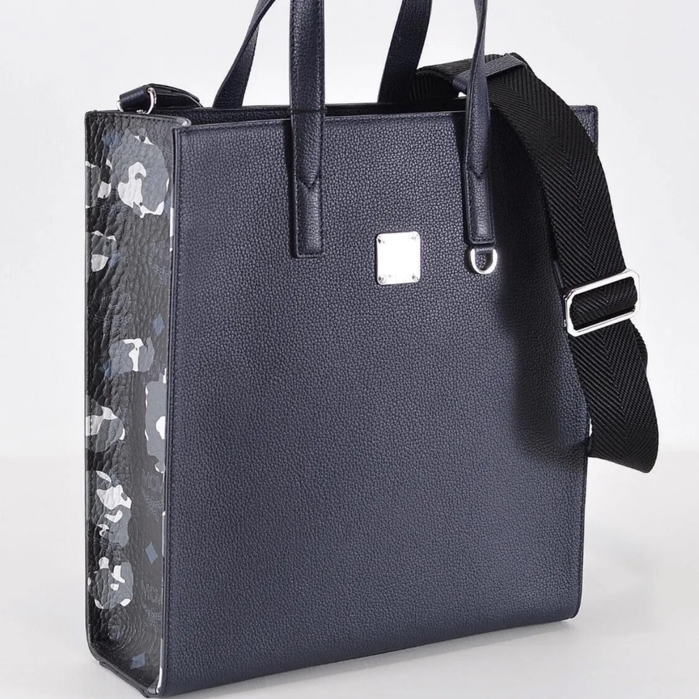 $750 MCM Navy Leather Messenger Tote Bag with Camo Print MMTCATA03B1001
